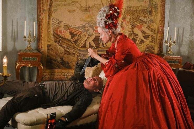 https://cdn2-www.superherohype.com/assets/uploads/gallery/dcs-legends-of-tomorrow-season-5-episode-14/legends-of-tomorrow-dominic-purcell-as-mick-rory-heatwave-and-courtney-ford-as-marie-antoinette.jpg